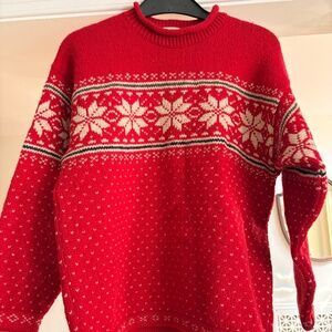 G.H. Bass Red 100% Winter Wool Snowflake Warm Heavy Fair Isle Sweater